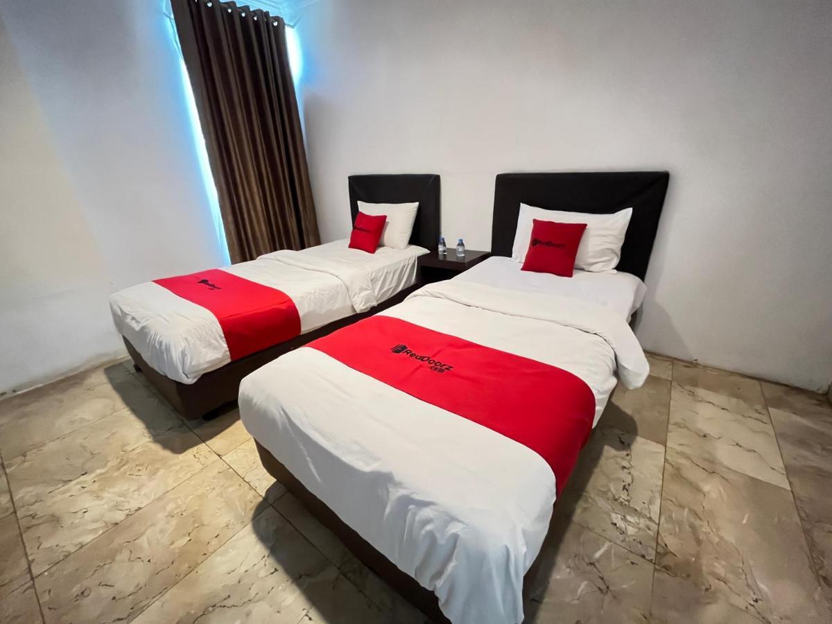 Reddoorz Near Kantor Walikota Manado Eksteriør billede