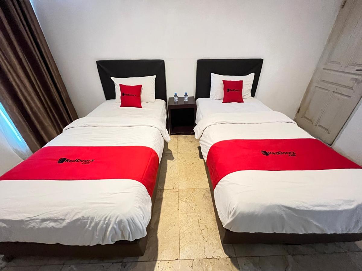Reddoorz Near Kantor Walikota Manado Eksteriør billede
